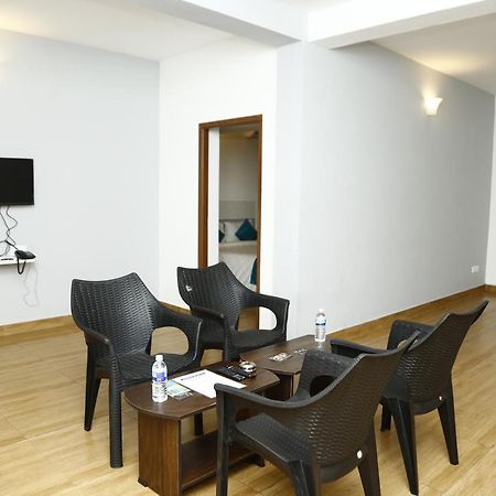 The Base Inn Ποντισερί Εξωτερικό φωτογραφία
