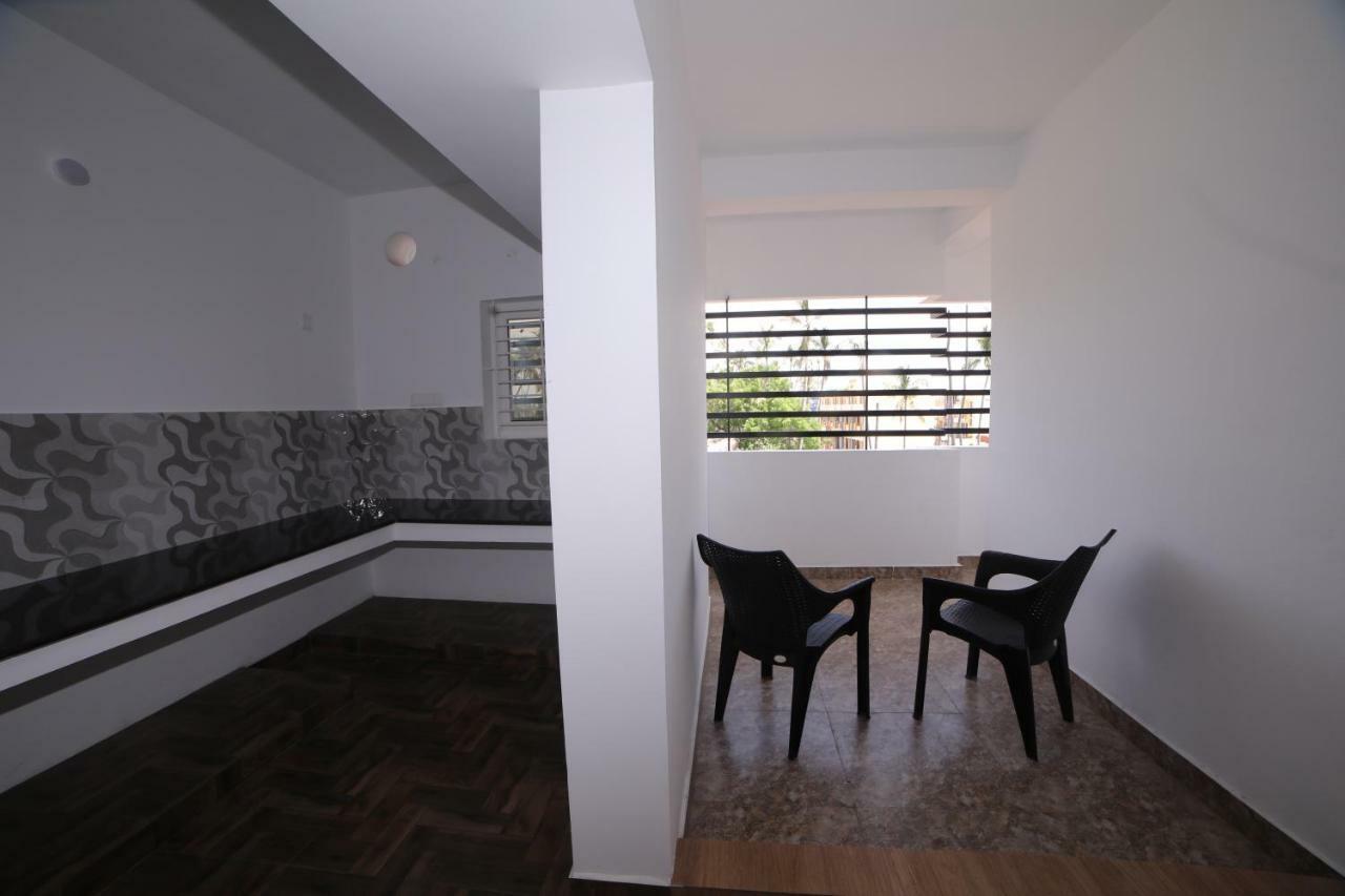 The Base Inn Ποντισερί Εξωτερικό φωτογραφία