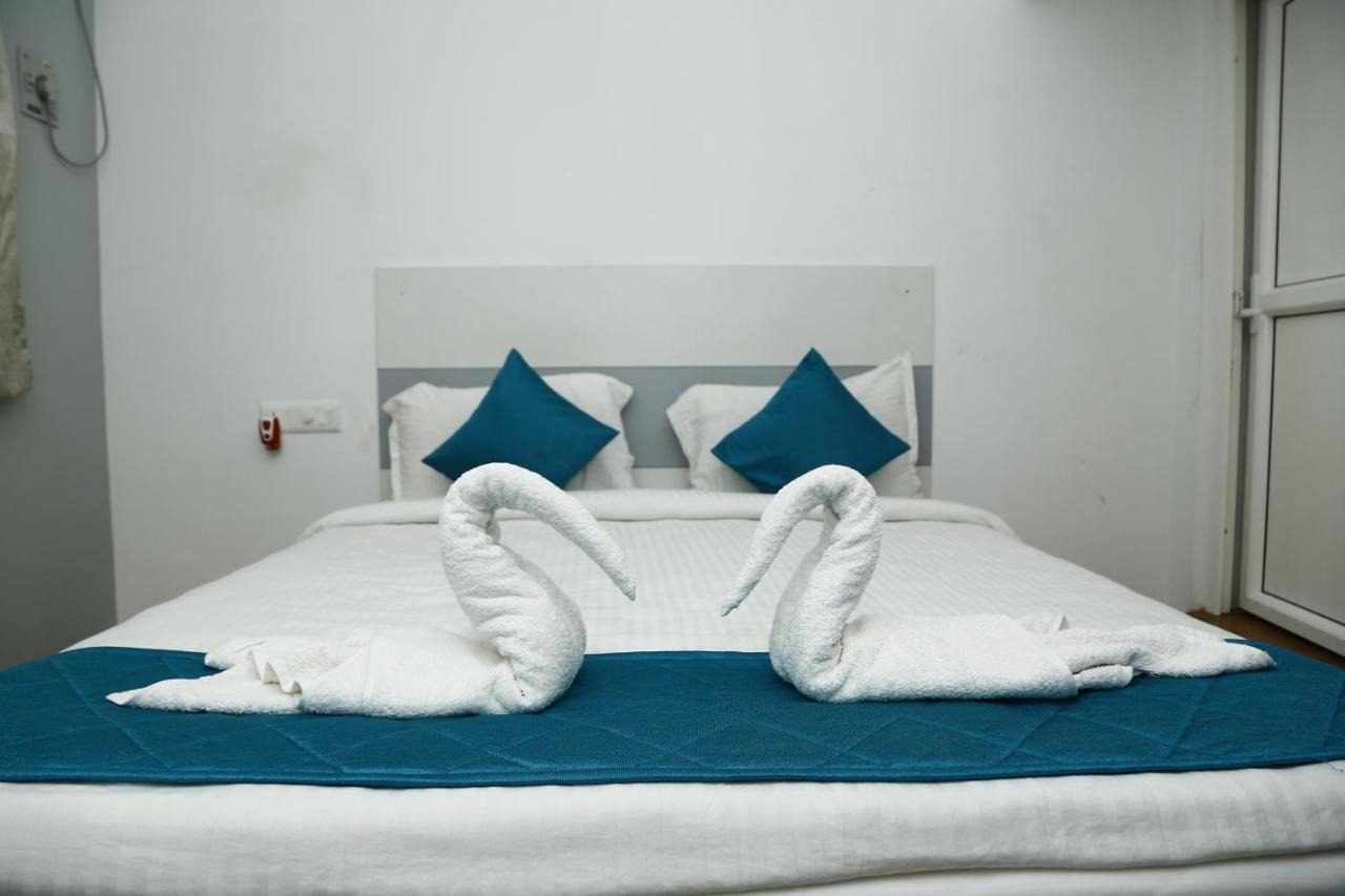 The Base Inn Ποντισερί Εξωτερικό φωτογραφία
