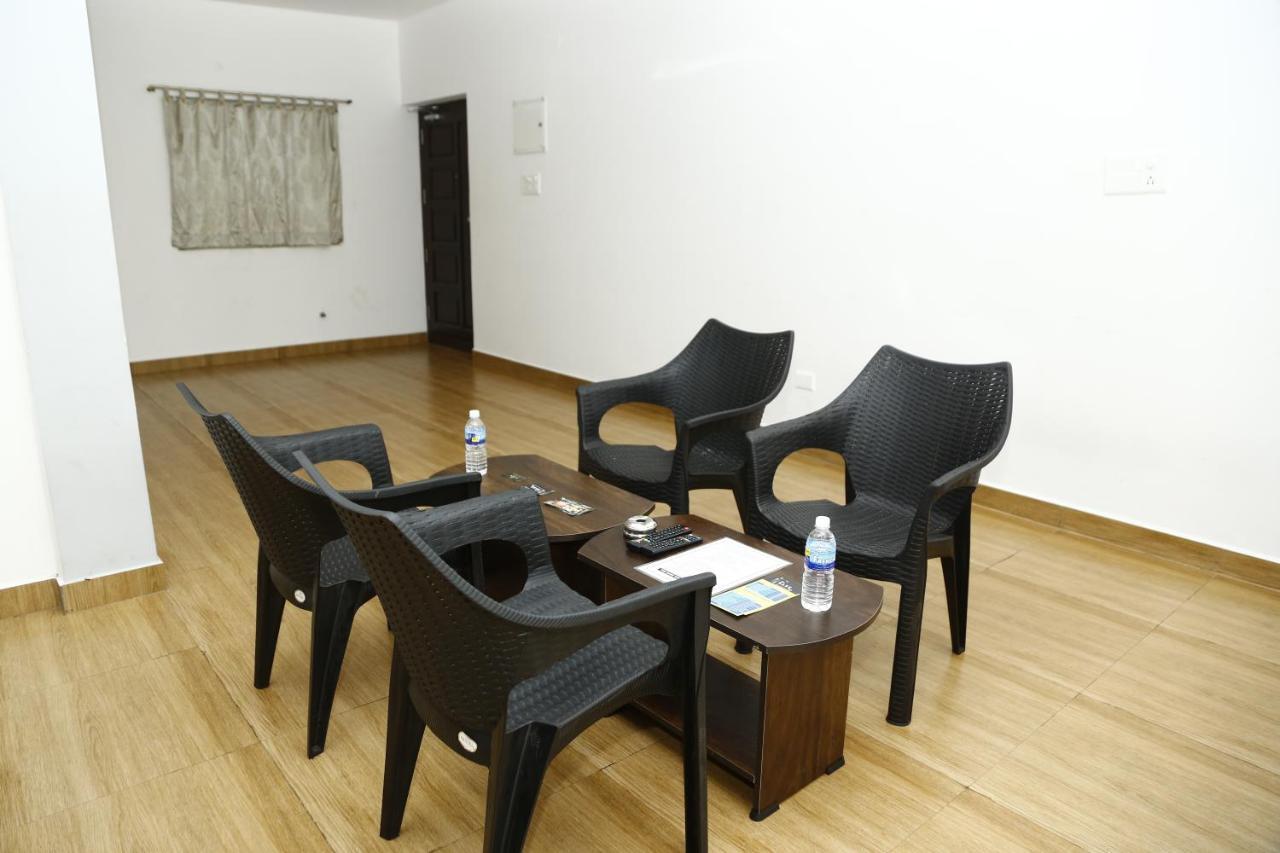 The Base Inn Ποντισερί Εξωτερικό φωτογραφία