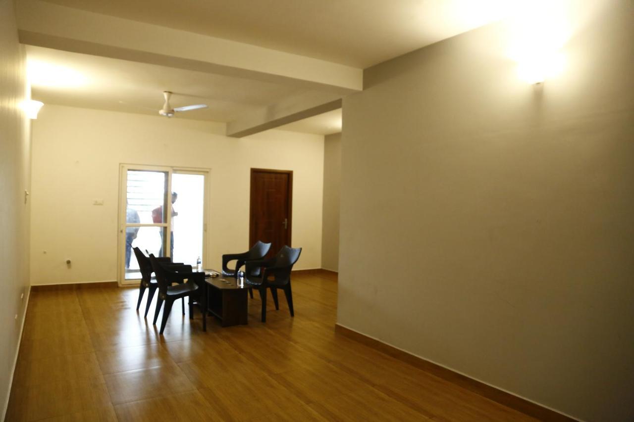 The Base Inn Ποντισερί Εξωτερικό φωτογραφία